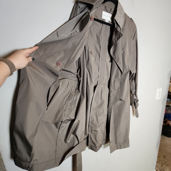 Banana Republic Beige Nylon Double Breasted Belted Trench Coat Size Medium - Picture 7 of 16